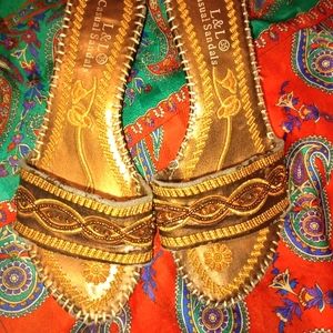 L and L casual sandals size 6 kitten heal